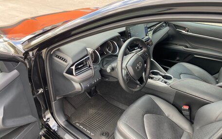 Toyota Camry, 2021 год, 3 300 000 рублей, 10 фотография
