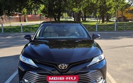Toyota Camry, 2018 год, 3 465 000 рублей, 2 фотография