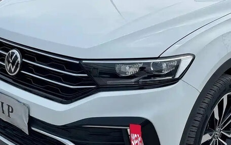 Volkswagen T-Roc I, 2022 год, 1 600 004 рублей, 2 фотография