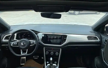 Volkswagen T-Roc I, 2022 год, 1 600 004 рублей, 11 фотография