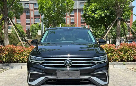 Volkswagen Tiguan II, 2023 год, 2 550 004 рублей, 2 фотография
