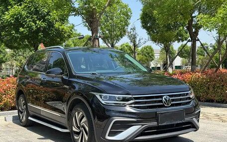 Volkswagen Tiguan II, 2023 год, 2 550 004 рублей, 3 фотография