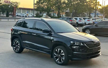 Skoda Karoq I, 2023 год, 1 850 000 рублей, 2 фотография