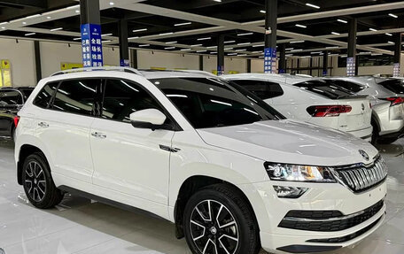 Skoda Karoq I, 2023 год, 1 900 000 рублей, 3 фотография