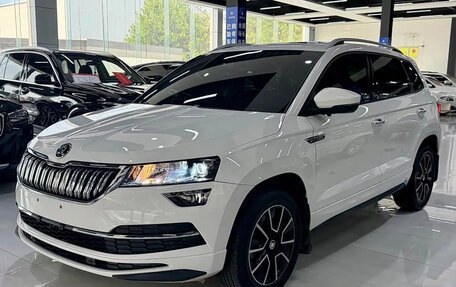 Skoda Karoq I, 2023 год, 1 900 000 рублей, 4 фотография
