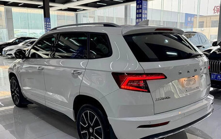 Skoda Karoq I, 2023 год, 1 900 000 рублей, 6 фотография