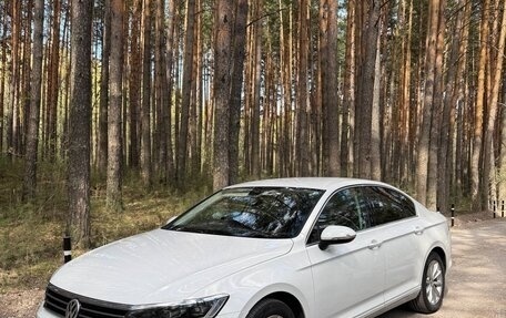 Volkswagen Passat B8 рестайлинг, 2015 год, 1 720 000 рублей, 2 фотография
