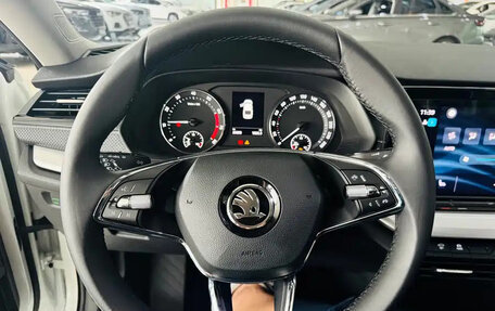 Skoda Octavia IV, 2023 год, 1 740 000 рублей, 9 фотография