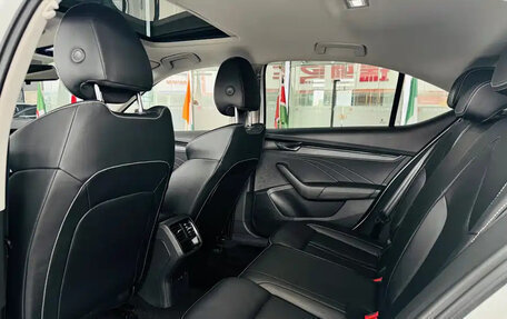 Skoda Octavia IV, 2023 год, 1 740 000 рублей, 12 фотография