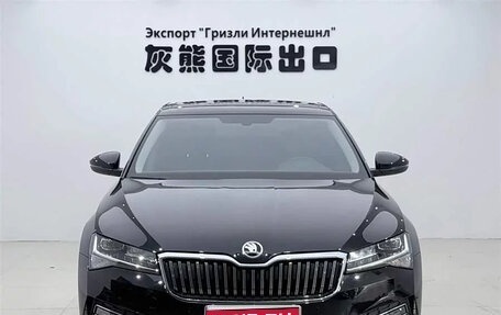 Skoda Superb III рестайлинг, 2023 год, 1 800 000 рублей, 1 фотография