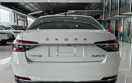 Skoda Superb III рестайлинг, 2023 год, 1 800 000 рублей, 6 фотография