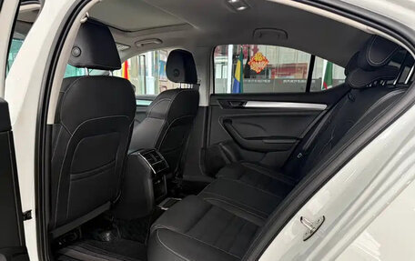 Skoda Superb III рестайлинг, 2023 год, 1 800 000 рублей, 17 фотография
