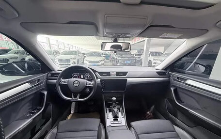 Skoda Superb III рестайлинг, 2023 год, 1 800 000 рублей, 8 фотография