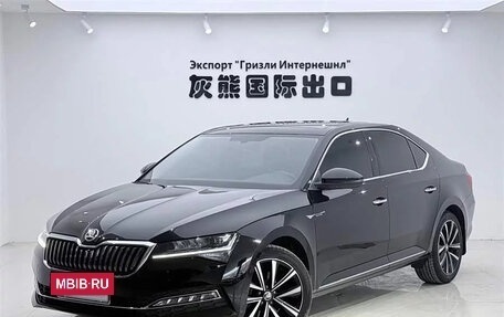 Skoda Superb III рестайлинг, 2023 год, 1 800 000 рублей, 3 фотография