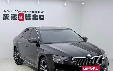Skoda Superb III рестайлинг, 2023 год, 1 800 000 рублей, 2 фотография