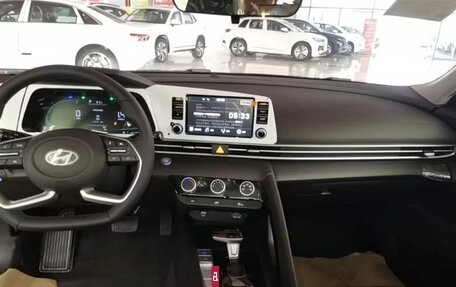 Hyundai Elantra, 2025 год, 1 500 000 рублей, 21 фотография