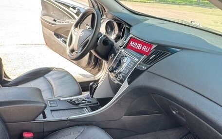 Hyundai Sonata VI, 2011 год, 1 100 000 рублей, 5 фотография