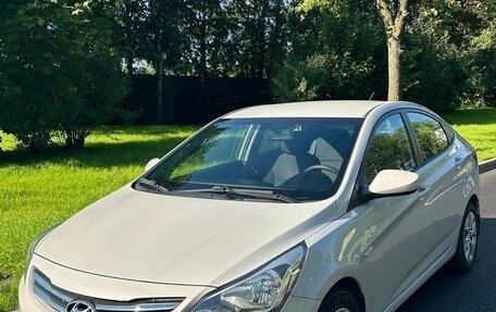 Hyundai Solaris II рестайлинг, 2014 год, 990 000 рублей, 2 фотография