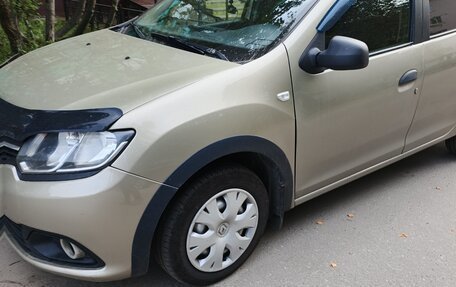 Renault Logan II, 2015 год, 550 000 рублей, 2 фотография