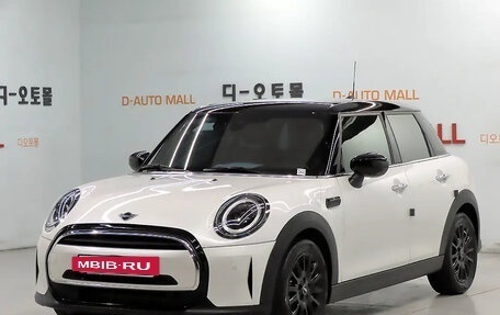 MINI Hatch, 2023 год, 1 700 000 рублей, 2 фотография