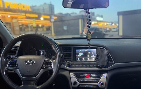 Hyundai Elantra VI рестайлинг, 2017 год, 1 350 000 рублей, 11 фотография