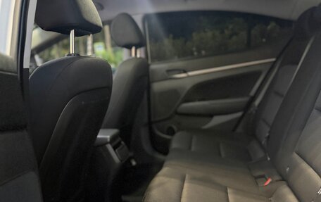 Hyundai Elantra VI рестайлинг, 2017 год, 1 350 000 рублей, 10 фотография