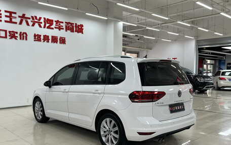 Volkswagen Touran III, 2022 год, 1 580 000 рублей, 4 фотография
