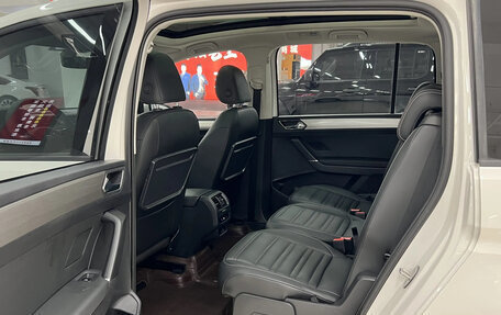 Volkswagen Touran III, 2022 год, 1 580 000 рублей, 15 фотография