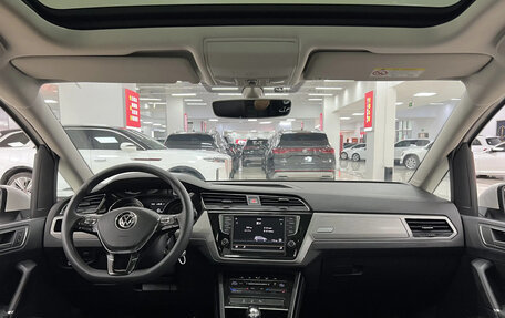 Volkswagen Touran III, 2022 год, 1 580 000 рублей, 11 фотография