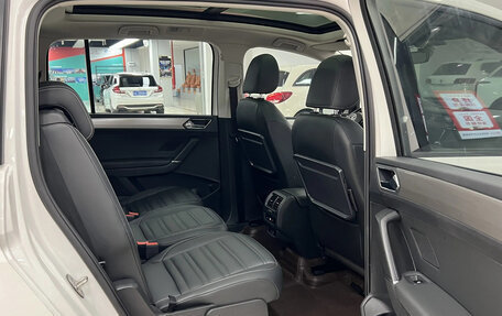 Volkswagen Touran III, 2022 год, 1 580 000 рублей, 8 фотография
