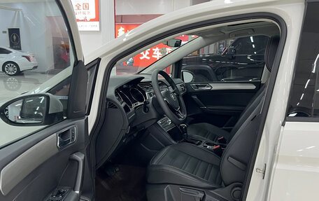 Volkswagen Touran III, 2022 год, 1 580 000 рублей, 14 фотография