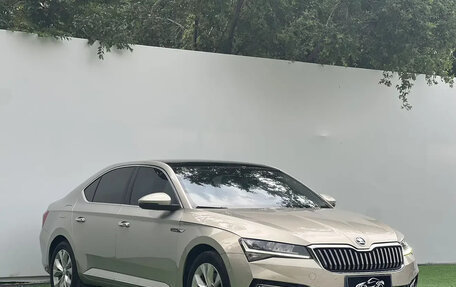 Skoda Superb III рестайлинг, 2022 год, 1 800 000 рублей, 3 фотография