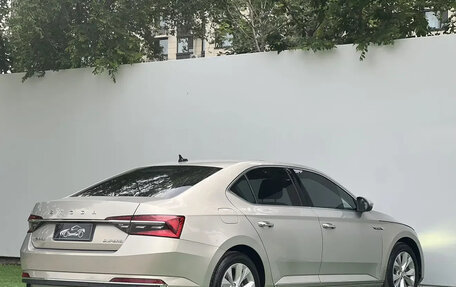 Skoda Superb III рестайлинг, 2022 год, 1 800 000 рублей, 6 фотография