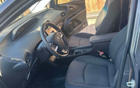 Toyota Prius IV XW50, 2016 год, 1 750 000 рублей, 6 фотография