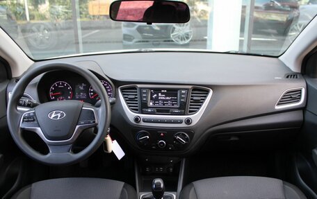 Hyundai Solaris II рестайлинг, 2018 год, 1 285 000 рублей, 11 фотография