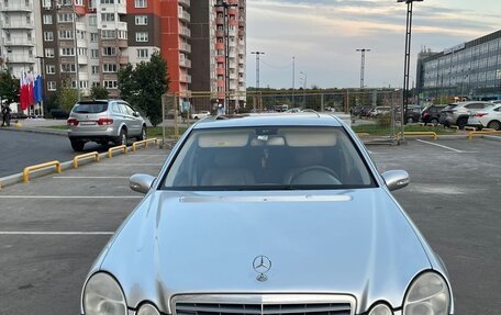 Mercedes-Benz E-Класс, 2002 год, 550 000 рублей, 1 фотография