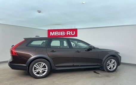 Volvo V90 Cross Country I рестайлинг, 2017 год, 2 250 000 рублей, 6 фотография