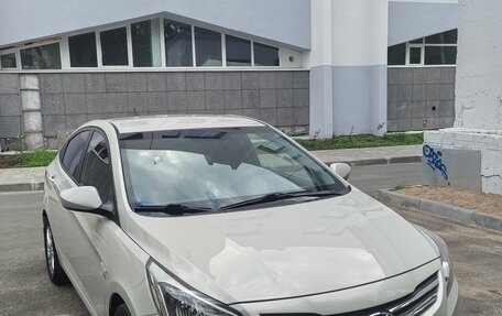 Hyundai Solaris II рестайлинг, 2015 год, 1 250 000 рублей, 8 фотография