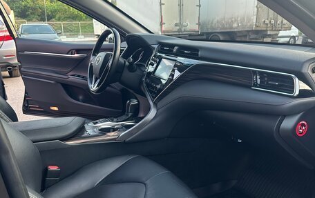 Toyota Camry, 2019 год, 2 290 000 рублей, 18 фотография