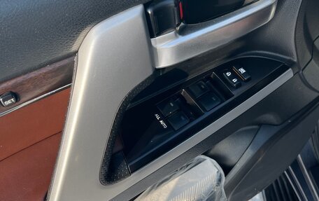 Toyota Land Cruiser 200, 2019 год, 7 150 000 рублей, 6 фотография