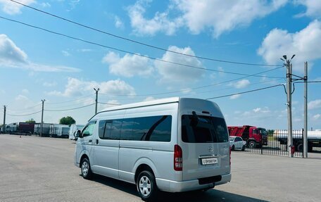 Toyota HiAce H200, 2012 год, 3 399 900 рублей, 4 фотография