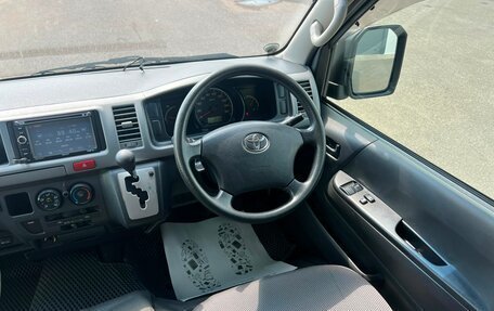 Toyota HiAce H200, 2012 год, 3 399 900 рублей, 15 фотография