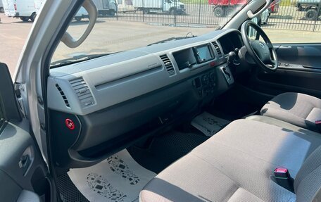 Toyota HiAce H200, 2012 год, 3 399 900 рублей, 12 фотография