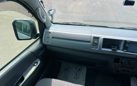 Toyota HiAce H200, 2012 год, 3 399 900 рублей, 14 фотография