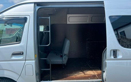 Toyota HiAce H200, 2012 год, 3 399 900 рублей, 18 фотография