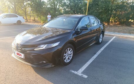 Toyota Camry, 2020 год, 2 800 000 рублей, 4 фотография