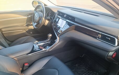 Toyota Camry, 2020 год, 2 800 000 рублей, 11 фотография
