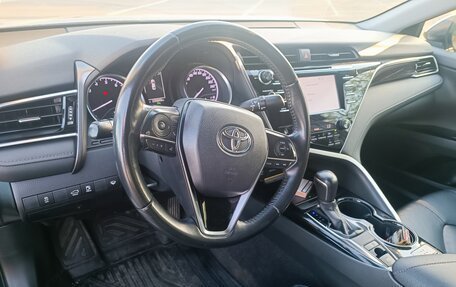 Toyota Camry, 2020 год, 2 800 000 рублей, 10 фотография