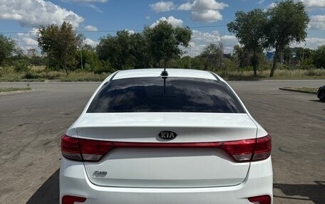 KIA Rio IV, 2017 год, 950 000 рублей, 3 фотография