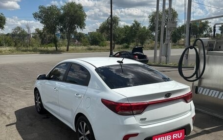 KIA Rio IV, 2017 год, 950 000 рублей, 4 фотография